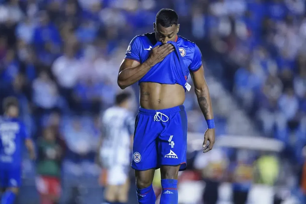 Willer Ditta fue expulsado en el Cruz Azul vs. Tigres (Imago 7)