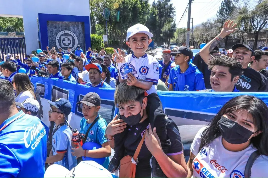 La afición alentó a Cruz Azul previo al Clásico. (Foto: Cruz Azul)