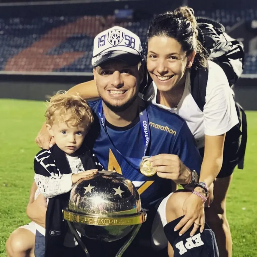 Anselmi al lado de su familia.(Foto: The Coache’s Voice)
