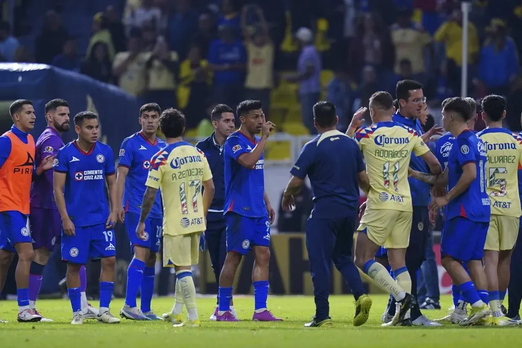 Jonathan Rodríguez se encaró con Ángel Sepúlveda en el pasado Clásico Joven. (Foto: Imago7)