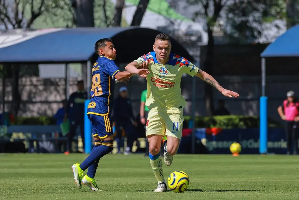 Jonathan Rodríguez con los juveniles del Club América (Imago 7)