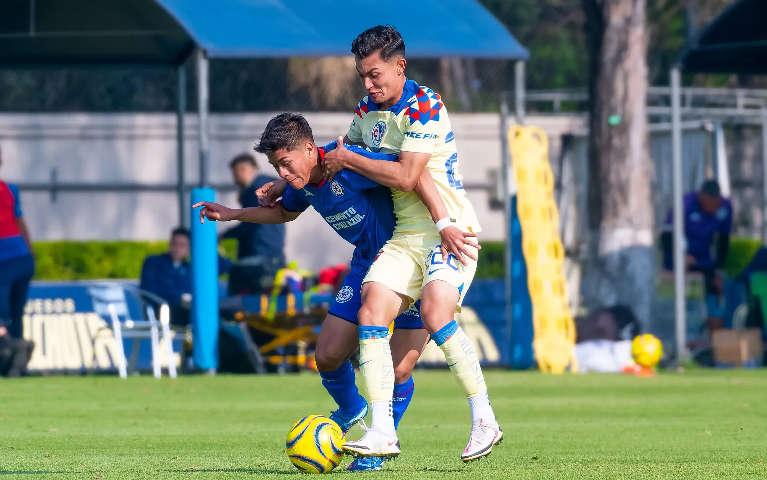 Víctor Taboada en el Clásico Joven Sub 23. (Imago 7)