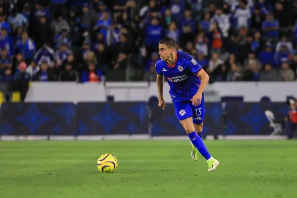 Camilo Candido, lateral uruguayo de Cruz Azul.