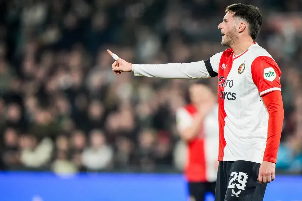 Santiago Giménez, actual delantero del Feyenoord.