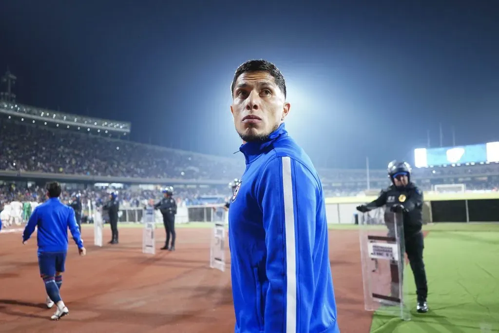 El nuevo apodo con el que bautizaron a Carlos Salcedo en Cruz Azul (Imago 7)