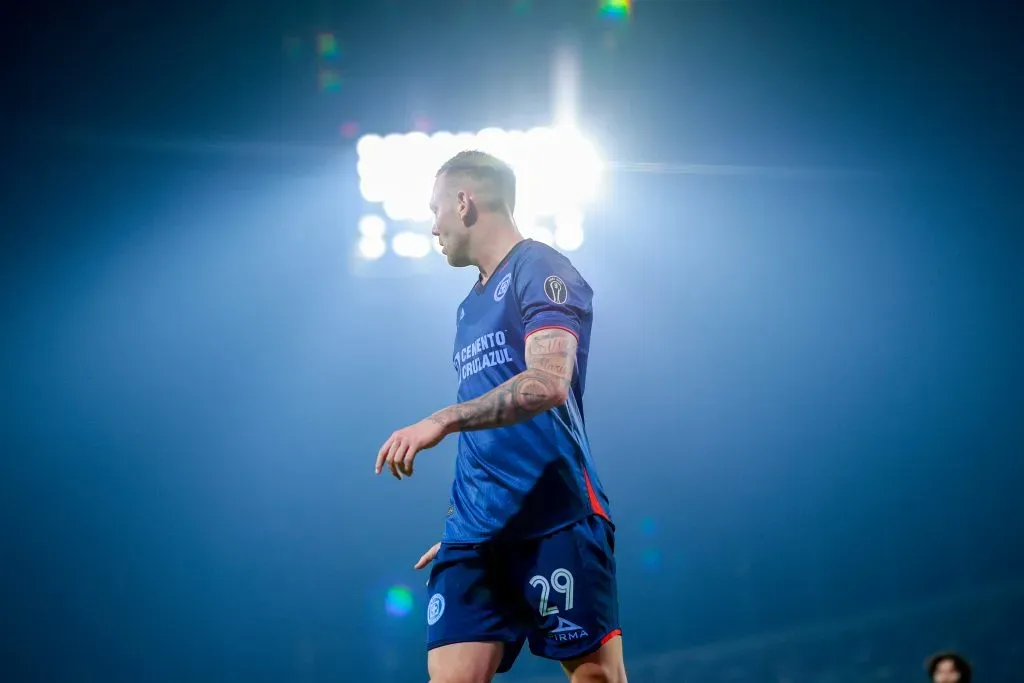 Tito Villa le dio consejos de delantero a Rodolfo Rotondi (Imago 7)