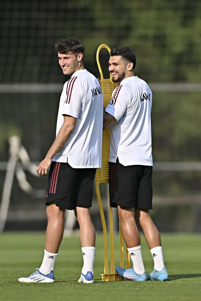 Giménez y Henry compiten por la titularidad en la Selección Mexicana (Imago7)