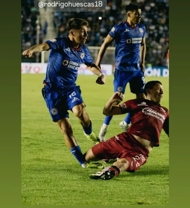Era penal para Cruz Azul: la foto que demuestra la falta contra Huescas (@gerardoo_gh)