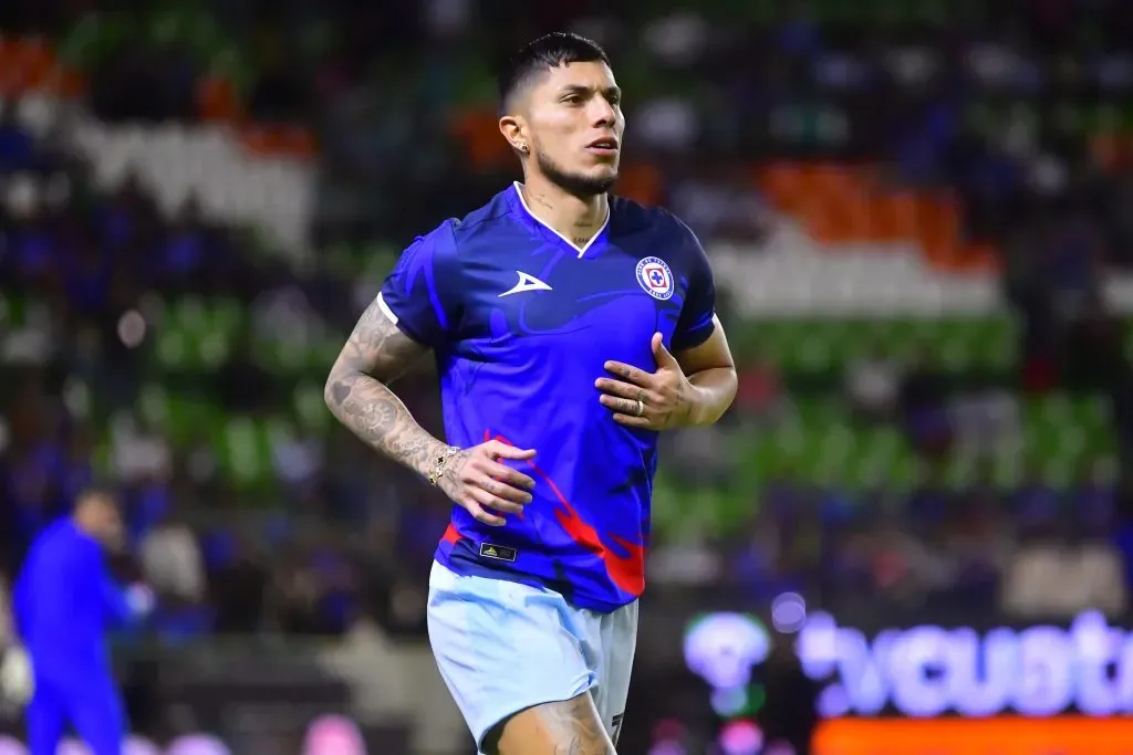 Carlos Salcedo se mantendría en Cruz Azul. (Foto: Imago7)