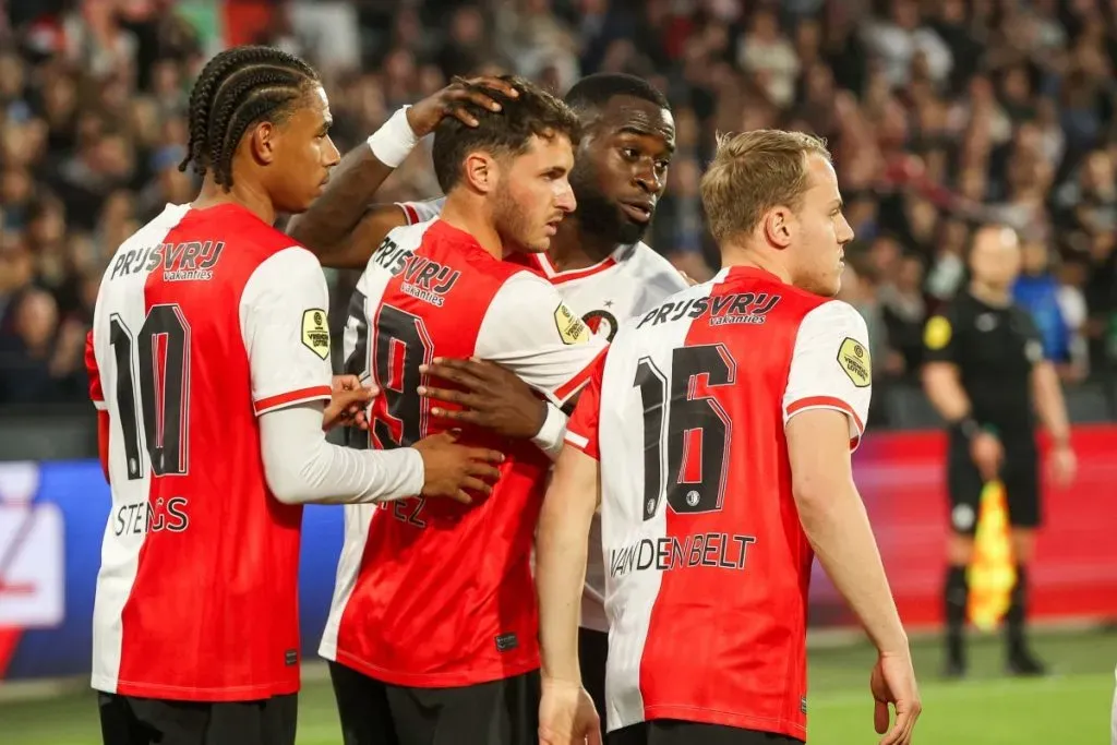 Santi Giménez se despachó con un doblete. (Foto: IMAGO)