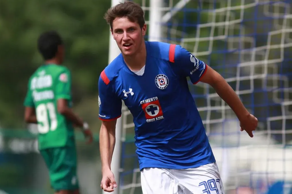 Santi Giménez, internacional delantero formado en la cantera de Cruz Azul. (Foto: Imago7)
