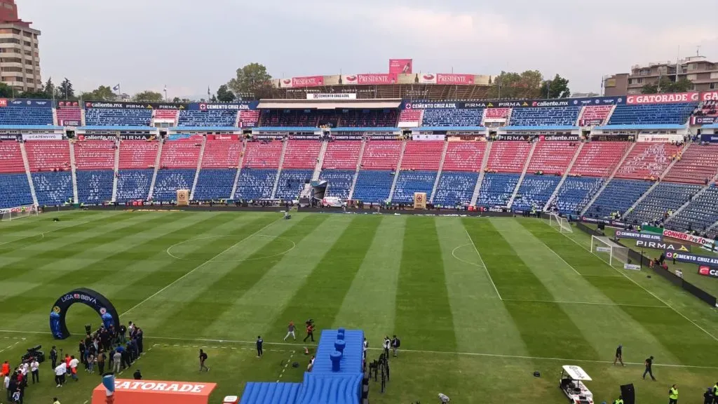 “Festejemos que la vida nos cruzó”, el mosaico de Cruz Azul para la final. (Guillermo Sandoval / Vamos Azul)