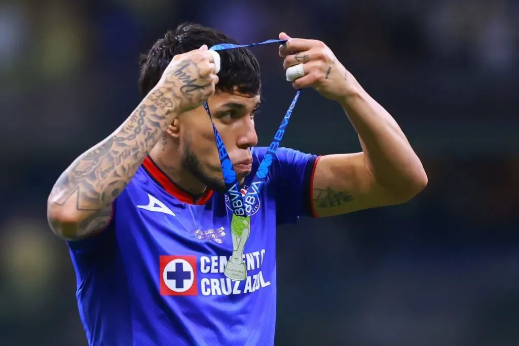 Carlos Salcedo no saldrá de Cruz Azul. (Foto: Imago7)