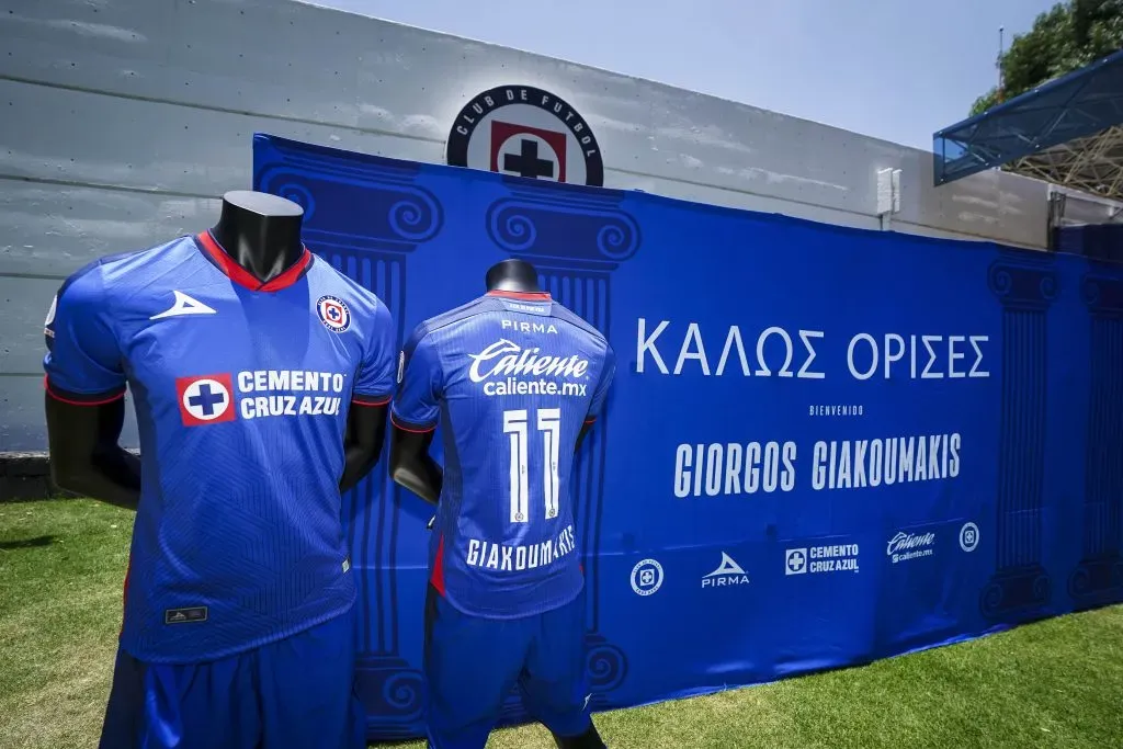 Giorgos Giakoumakis portará el dorsal 11.