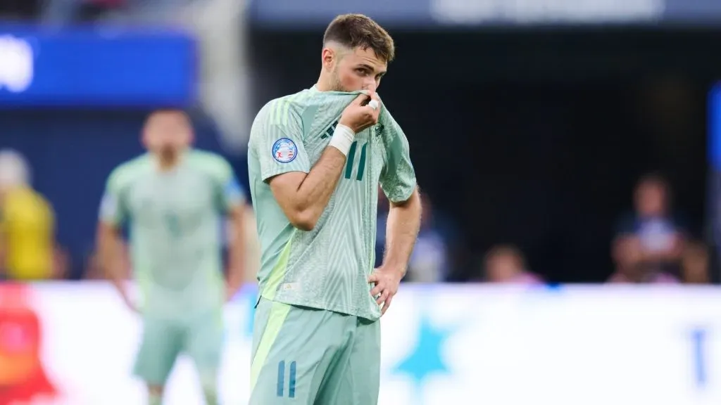 Santi Giménez no tuvo una buena noche ante la Vinotinto (Imago).