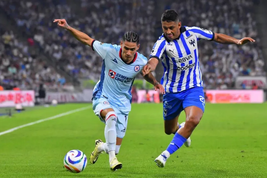 De destaca que Cruz Azul “va en serio por los servicios de Romo”.