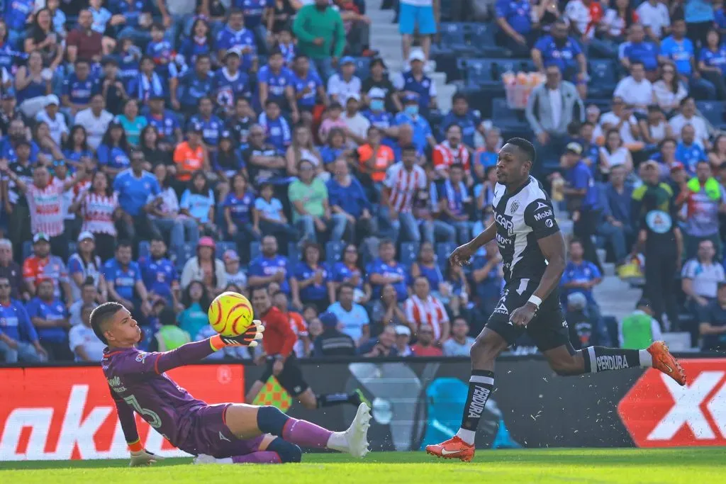 Cambindo le marcó un gol a Cruz Azul en el duelo correspondiente a la jornada 12 del torneo Clausura 2024 de la Liga BBVA MX. (Imago7)