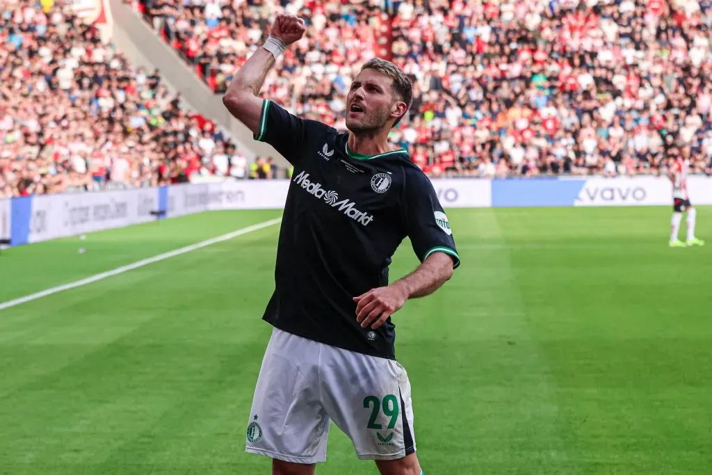 El plan del Bayer Leverkusen para asegurarse a Santiago Giménez (Imago)