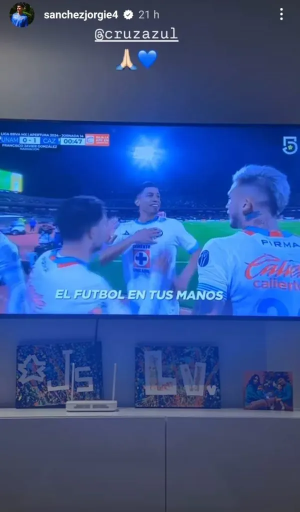 Jorge Sánchez celebró desde casa la victoria de Cruz Azul. (@sanchezjorgie4)