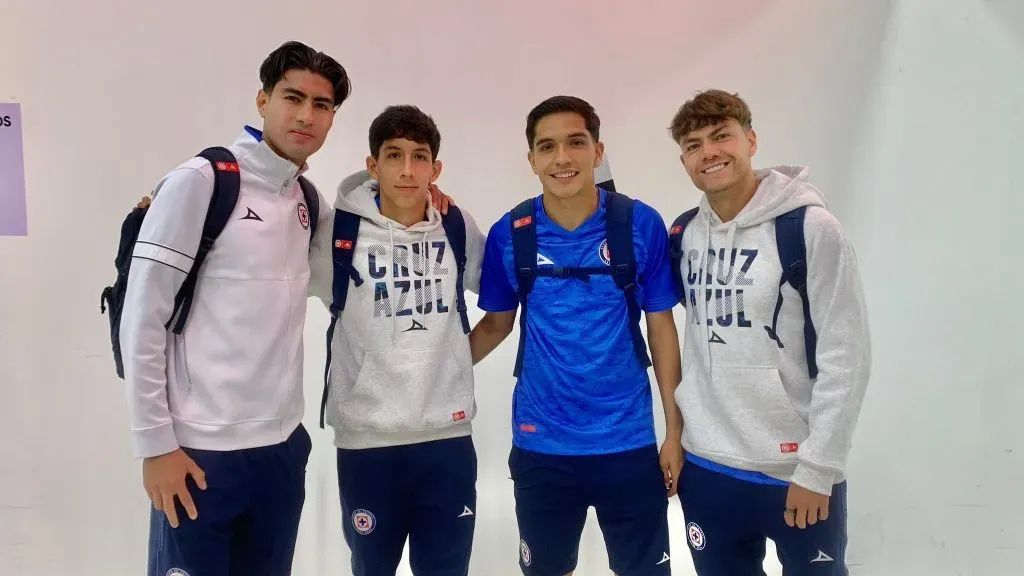 Los jóvenes de Cruz Azul rumbo a Dallas para enfrentar a Tigres. (@CruzAzul)