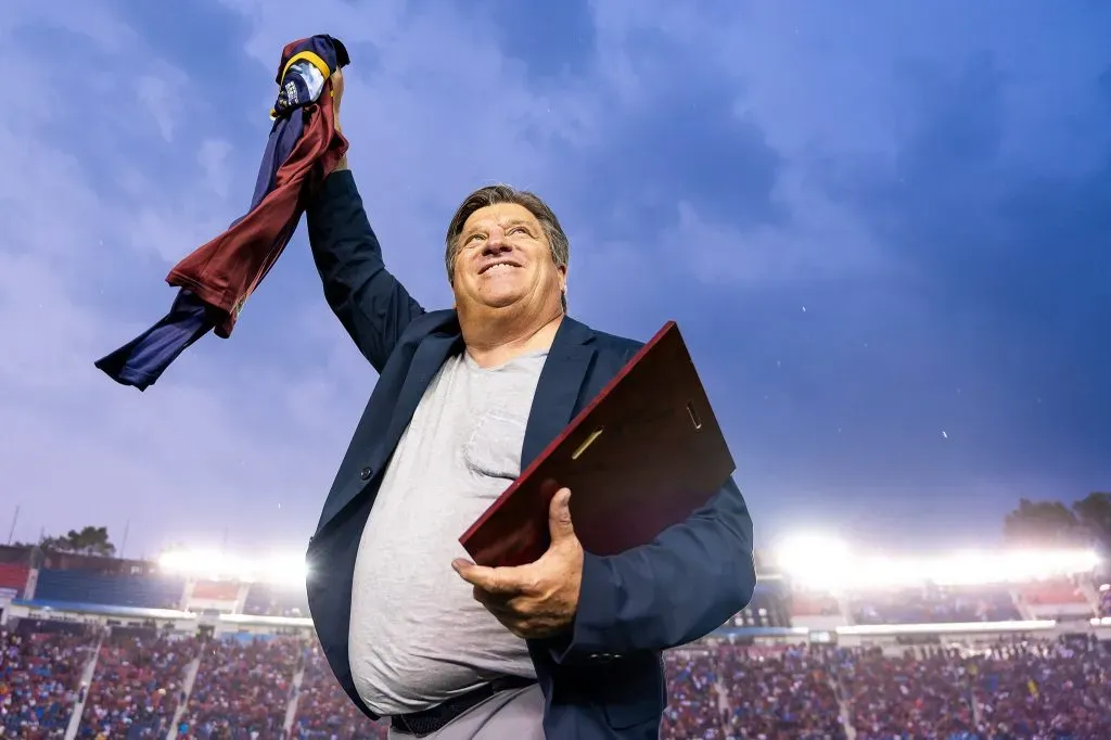 Miguel Herrera en un homenaje del Atlante (Imago 7)