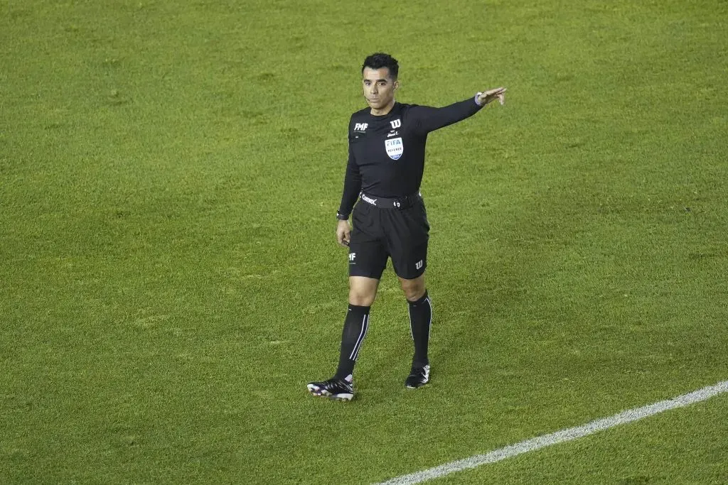 Los 2 errores que cometió Adonai Escobedo según la Comisión de Árbitros (Imago 7)