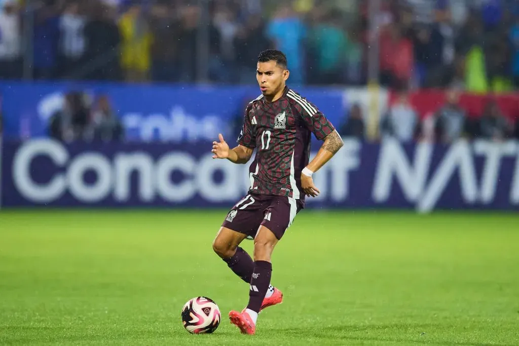 Acuerdo millonario entre Chivas y AEK Atenas por Orbelín Pineda (Imago)