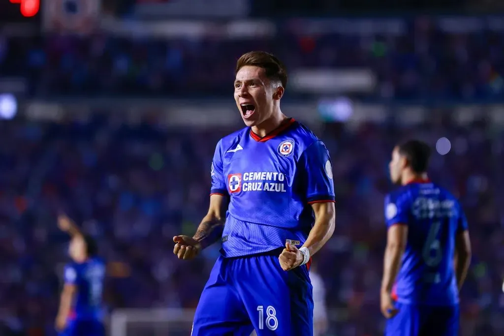 Rodrigo Huescas relató cómo fue su debut con Cruz Azul (Imago 7)