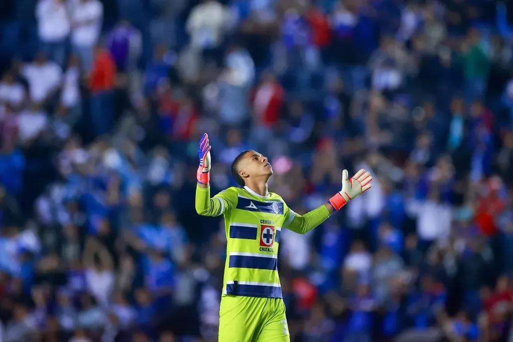 La decisión de Cruz Azul ante el interés del Bayern en Kevin Mier (Imago 7)