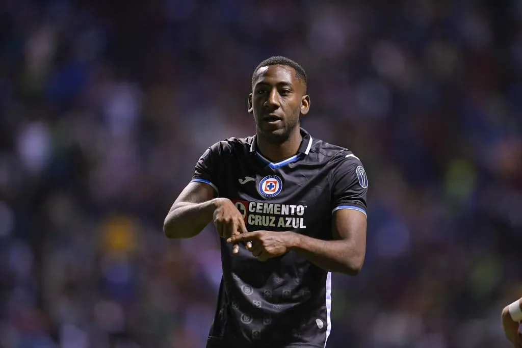 Gonzalo Carneiro se encuentra en medio de una pelea de promotores (Imago)