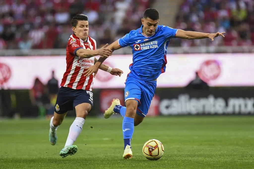 Pável Pérez contra Erik Lira, en 2023. (Imago 7)