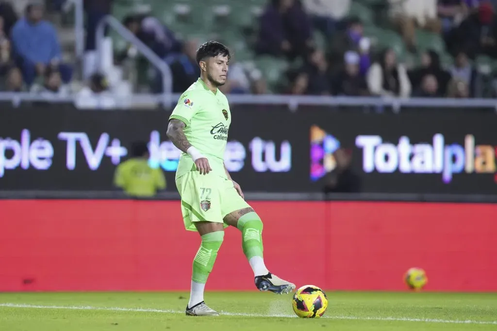 Se confirmó que Monterrey cerró el fichaje de Carlos Salcedo (Imago 7)