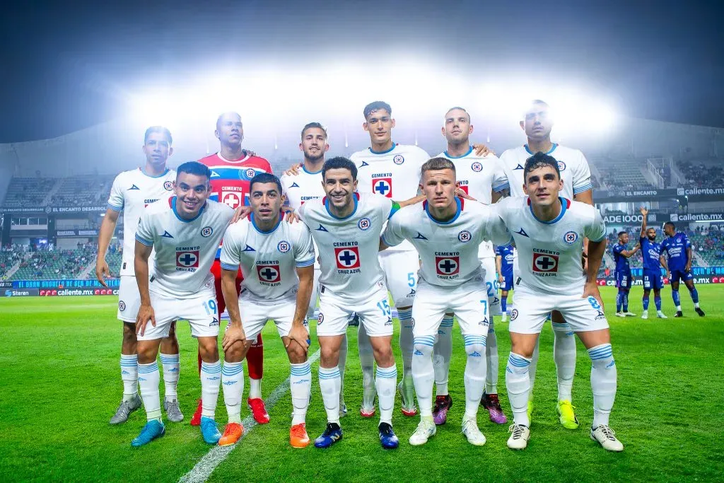 Equipo de Cruz Azul se toma una foto (IMAGO 7)