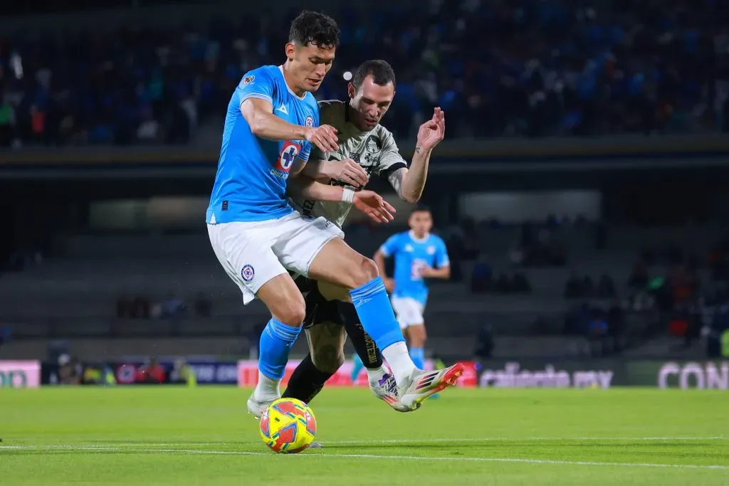 Jesús Orozco, refuerzo de Cruz Azul, ayudó a cumplir con la regla de menores. (Imago 7)