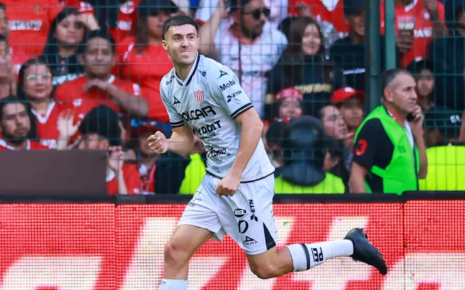 Paradela, en festejo de gol con Necaxa. (Getty Images)