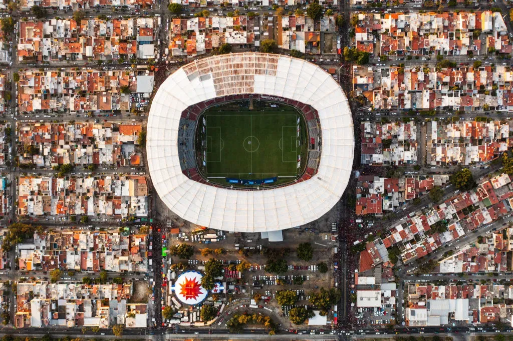 ¿Por qué a Chivas le permitieron cambiar de estadio contra Cruz Azul? (Getty Images)