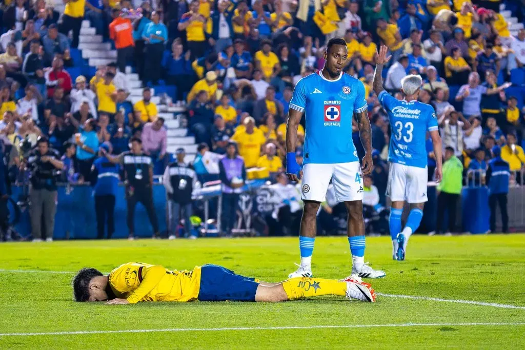 Diego Valdés se mostró muy frustrado luego del paradón de Kevin Mier para mantener el 0 a 0 entre Cruz Azul y América por la ida de los cuartos de final de Concachampions (Imago 7)