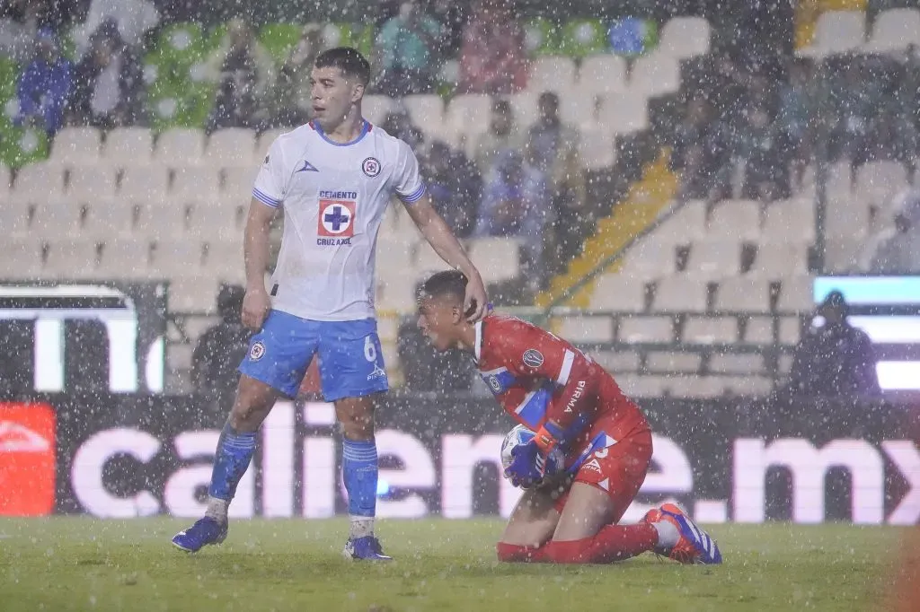 Erik Lira aplaude intervención de Kevin Mier (IMAGO 7)