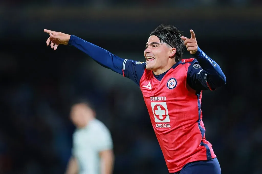 ¿A quién señaló Luka Romero en el festejo de su gol en Cruz Azul? (Getty Images)