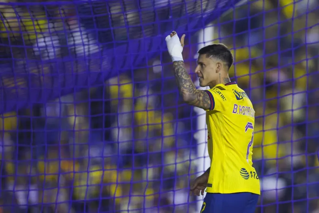 Brian Rodríguez en un partido con América (Getty)