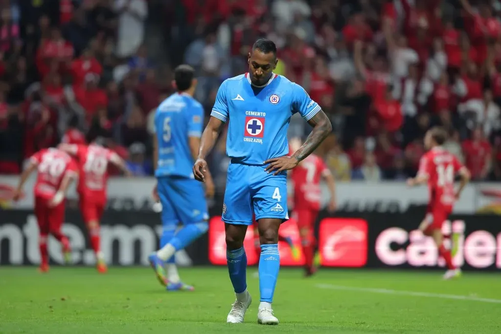 Willer Ditta al momento de recibir la cartulina amarilla (Imago 7)