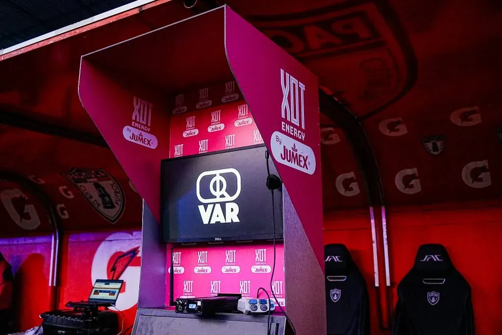 Polémica decisión de la Comisión de Árbitros en la previa al Clásico Joven (Imago 7)