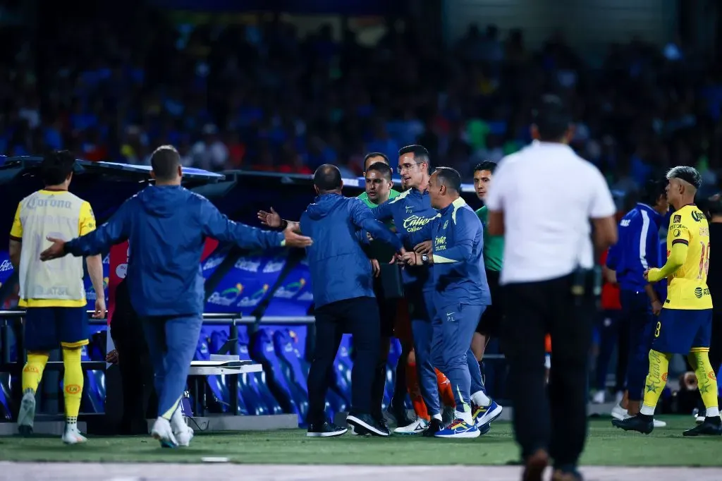 Filtran qué le gritó André Jardine al árbitro antes de su expulsión (Imago 7)