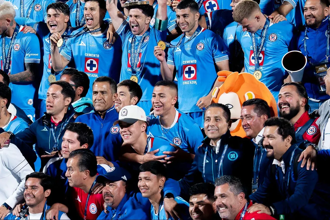 ¡Con cuidado! Inéditas imágenes de Andrés Montaño festejando la Concachampions con Cruz Azul. Lado.mx ¡Con cuidado! Inéditas imágenes de Andrés Montaño festejando la Concachampions con Cruz Azul. Noticias en tiempo real