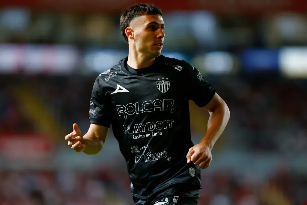 Javier Alarcón filtró por qué Cruz Azul todavía no cerró a José Paradela (Getty Images)