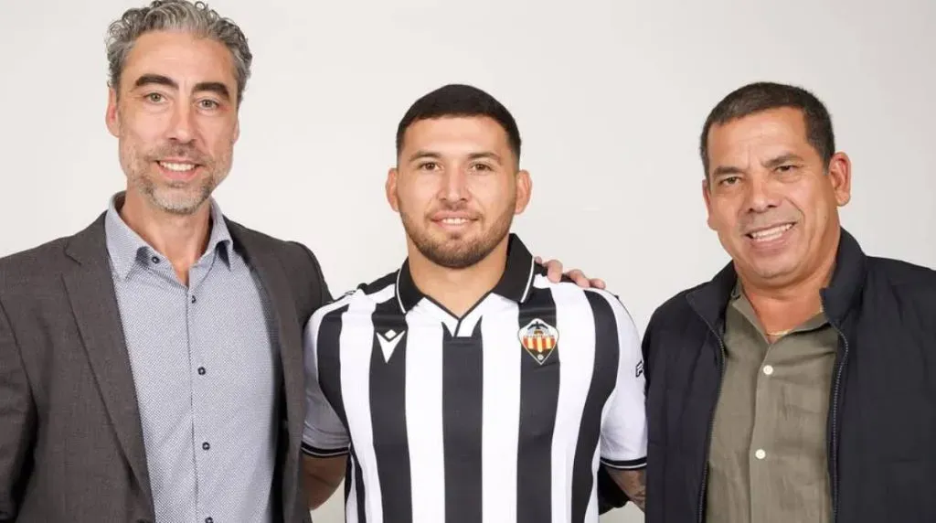 El representante de Juan Escobar reveló cuál podría ser su futuro (@juanescobar05)