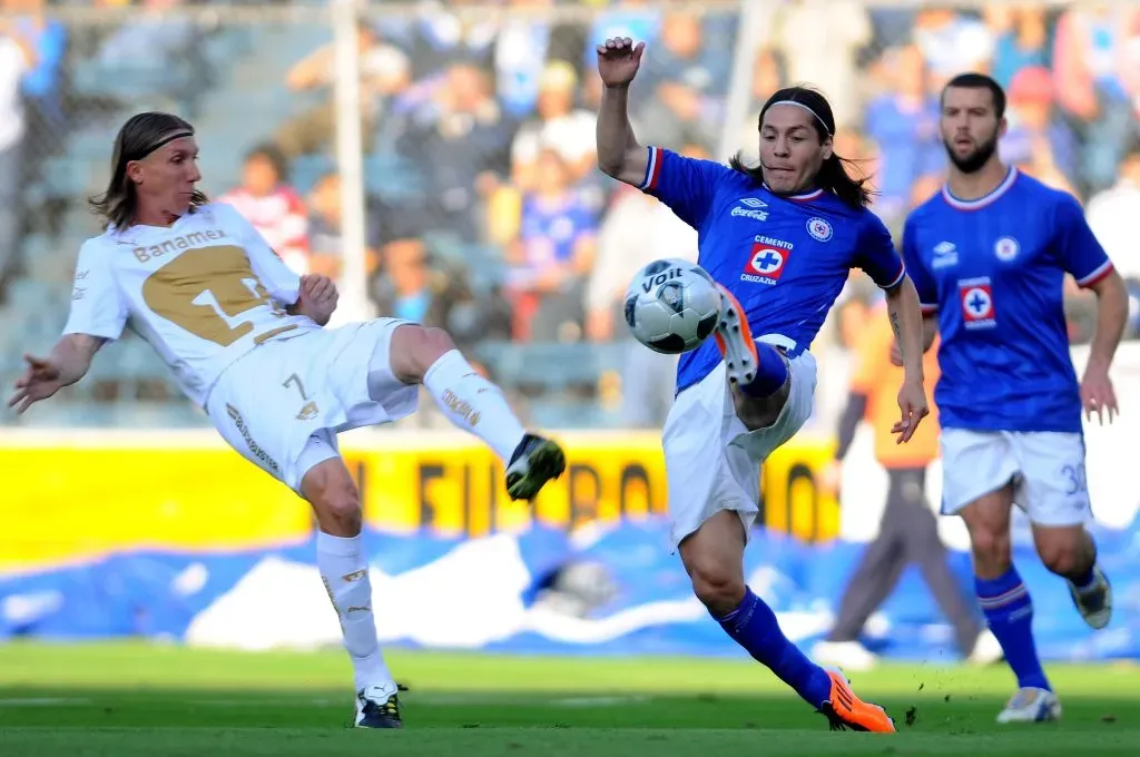 Hugo Droguett vistió la camiseta de Cruz Azul en 2011 y compartió plantel con grandes referentes. (JAM MEDIA)