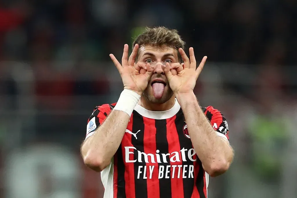 Santiago Giménez tendrá una dura competencia esta campaña (Getty)