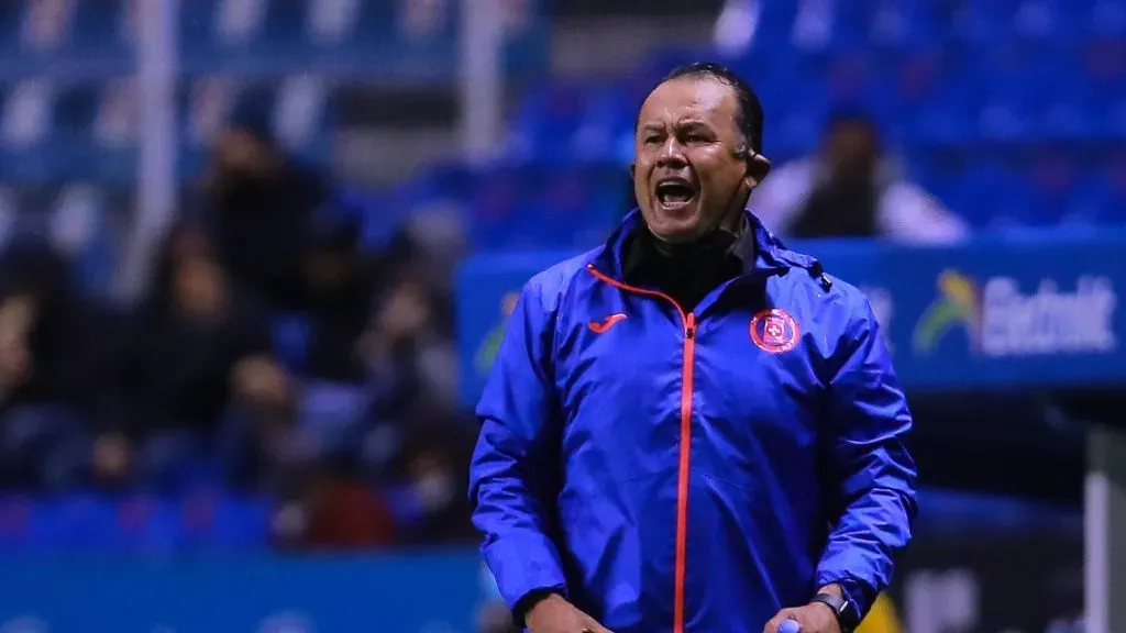 Adrián Esparza recuerda a Juan Reynoso para realizar un duro pedido a Larcamón. (Getty Images)