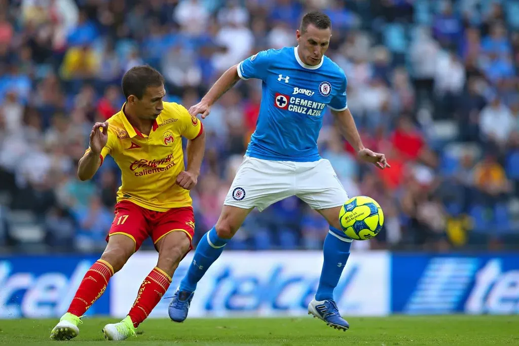 Emanuel Loeschbor enfrentando a Chaco Giménez (Imago 7)